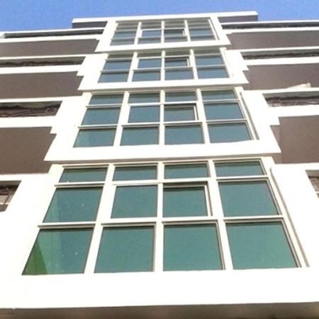 Charanpahari Hotel New Delhi Exterior photo
