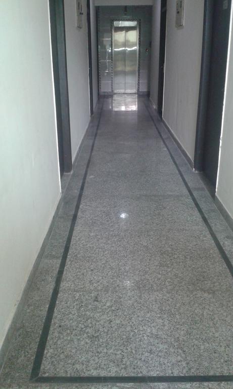 Charanpahari Hotel New Delhi Exterior photo