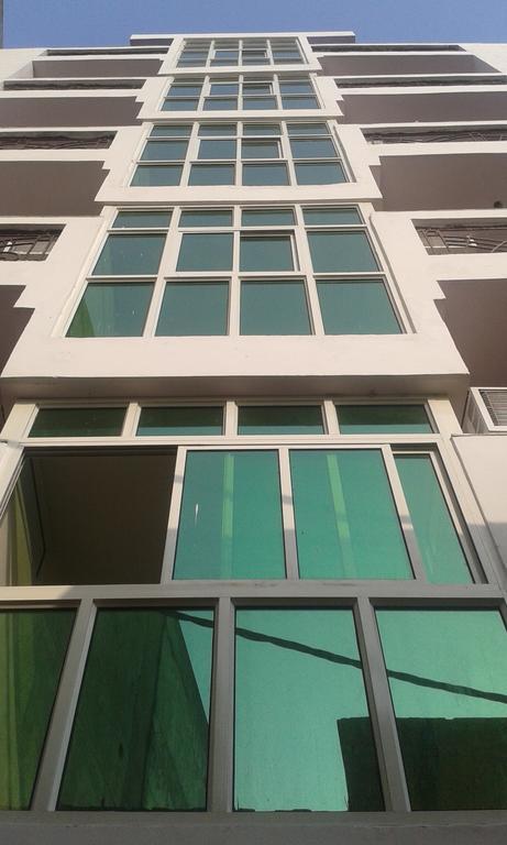 Charanpahari Hotel New Delhi Exterior photo